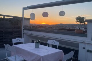 Rooftop terrace with sunset panorama – 2-room apartment, short-term rental & temporary housing for 1 to 6 months in Vienna
