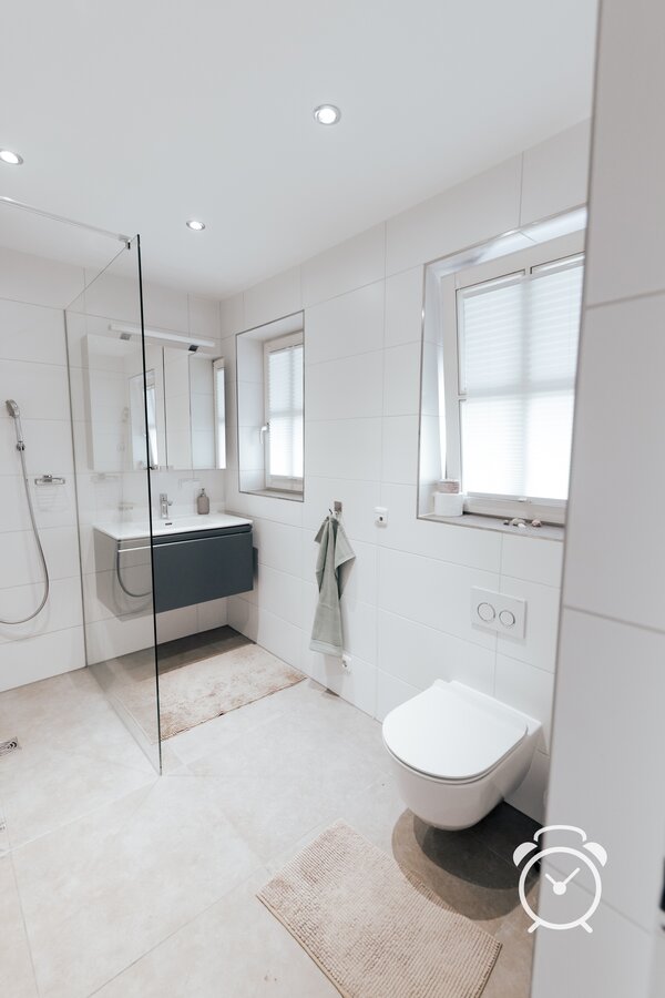 big bathroom with rainshower, sink and toilette