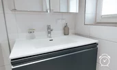 Waschbecken mit Unterschrank
