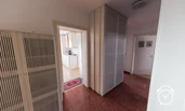 Flur mit Schuhschrank und Schrank für Mäntel und Jacken
