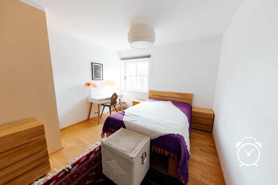 quiet, big bedroom with wooden bed (140x200), writing desk and dresser