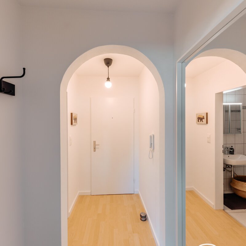 Eingangsbereich: Vorraum mit Garderobe, 