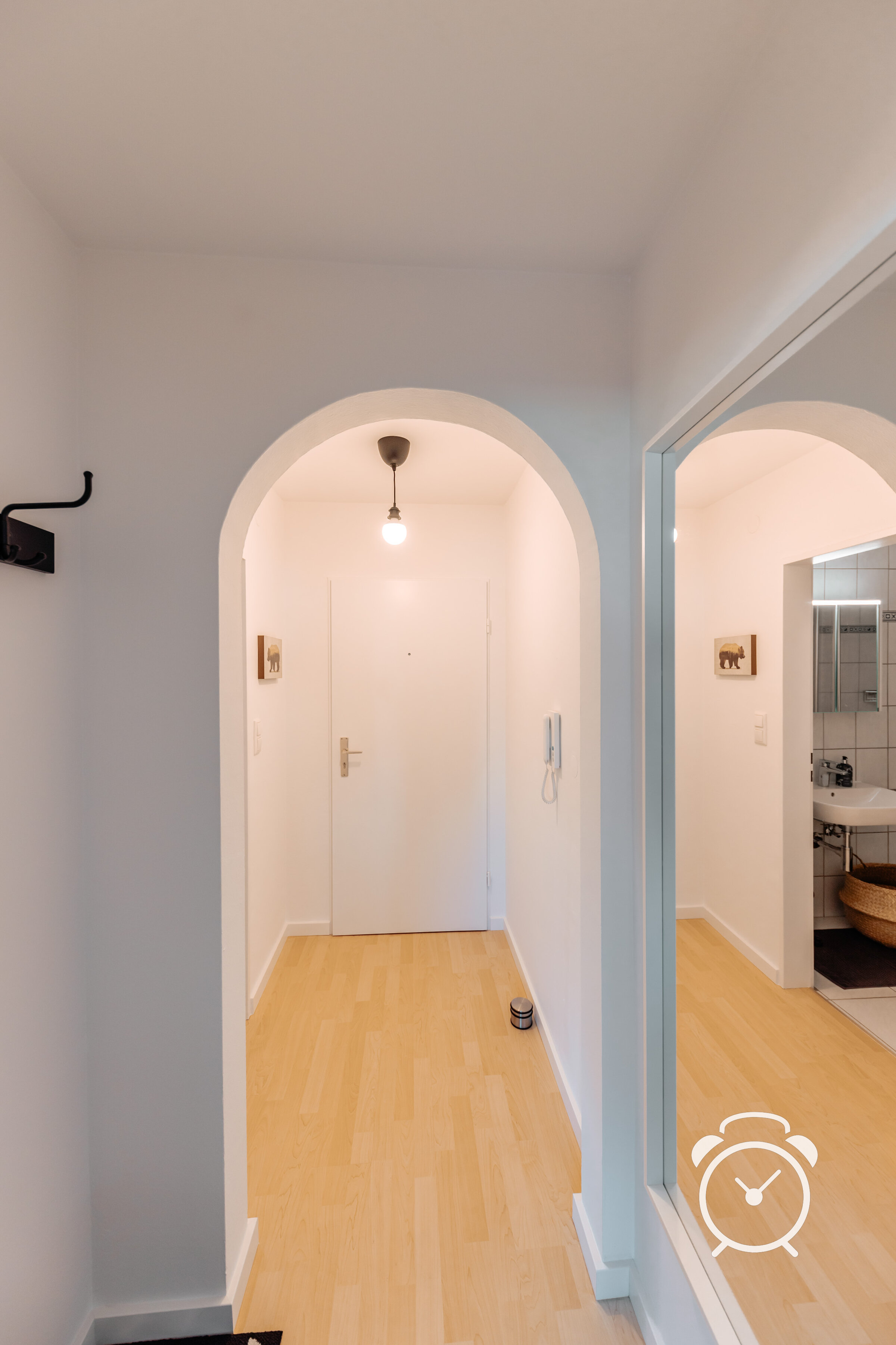 Eingangsbereich: Vorraum mit Garderobe, 