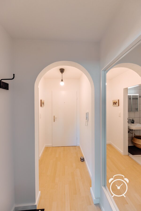 Eingangsbereich: Vorraum mit Garderobe, 