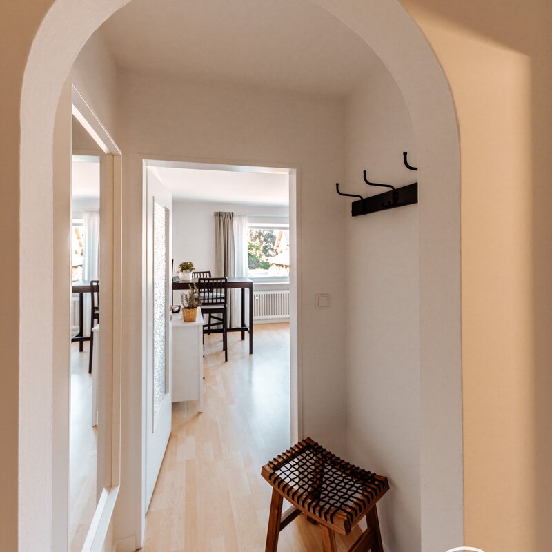 Eingangsbereich: Vorraum mit Garderobe, 