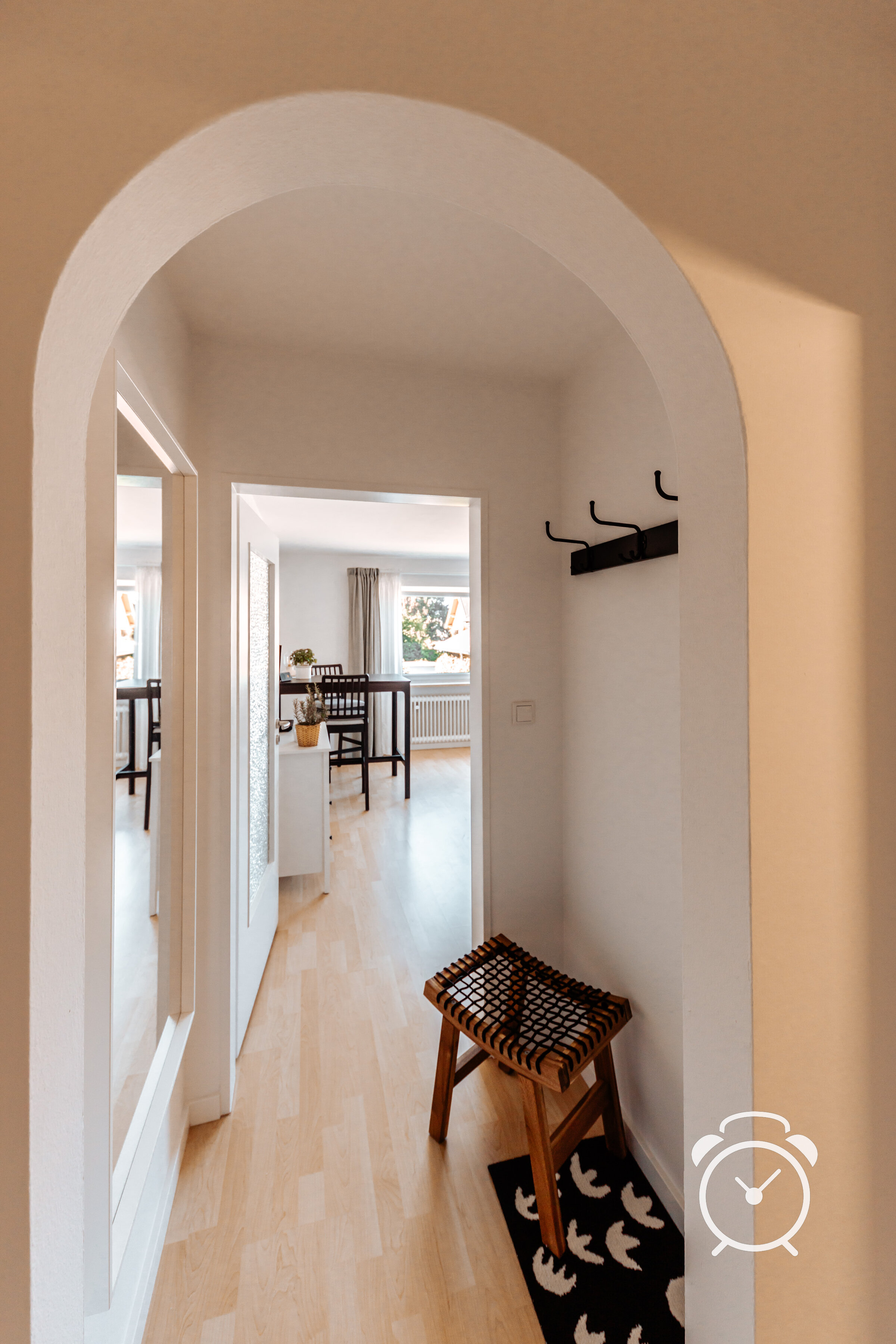 Eingangsbereich: Vorraum mit Garderobe, 