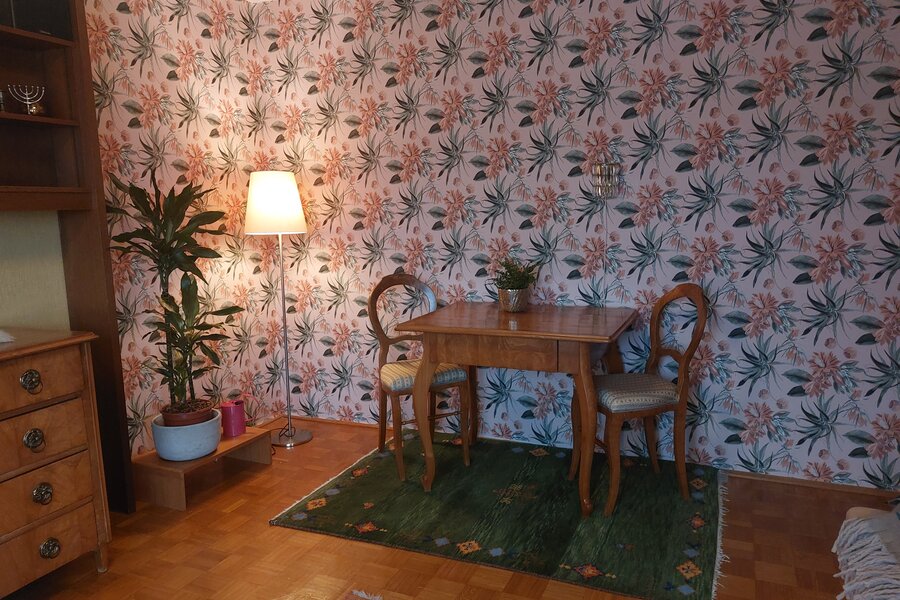 Die Wohnung ist ein Mix aus Alt und Neu.