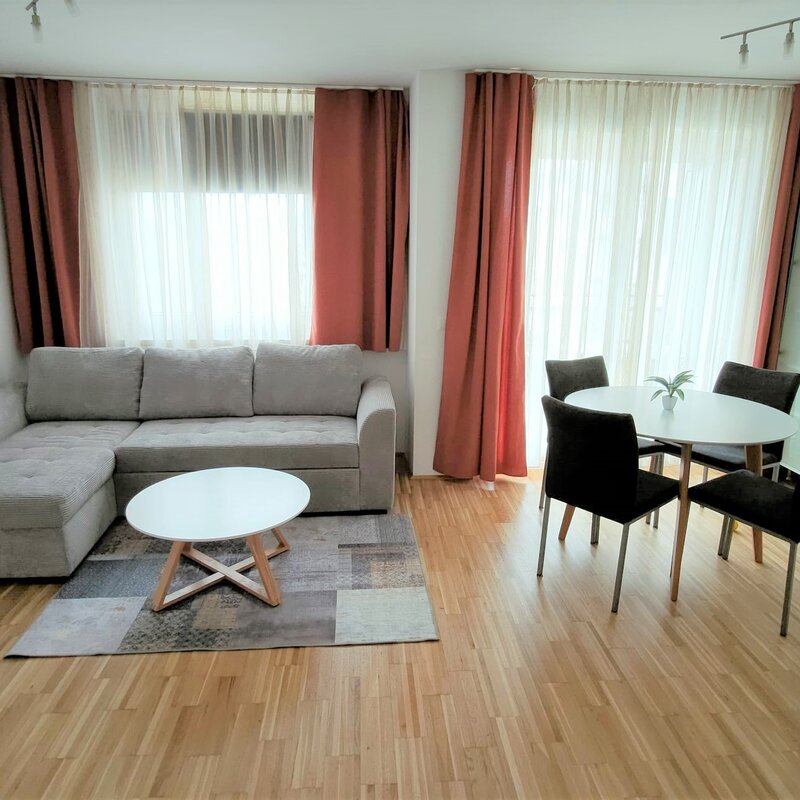 Bright living & dining area – 2-room apartment for short-term rental, temporary housing for 1 to 6 months in Vienna