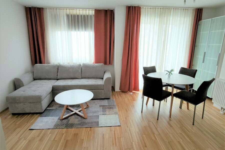 Bright living & dining area – 2-room apartment for short-term rental, temporary housing for 1 to 6 months in Vienna