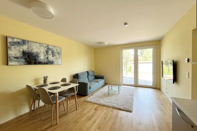 Heller Wohnbereich mit Terrasse: 2-Zimmer-Wohnung für Kurzzeitmiete & Wohnen auf Zeit, 1 bis 6 Monate, Wien