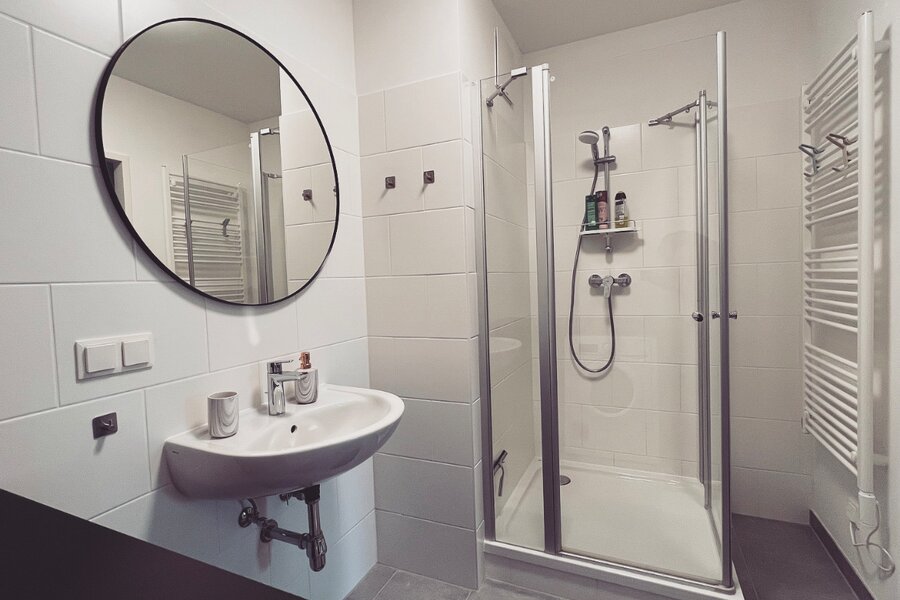 mit Wachmaschine und Wäschetrockner