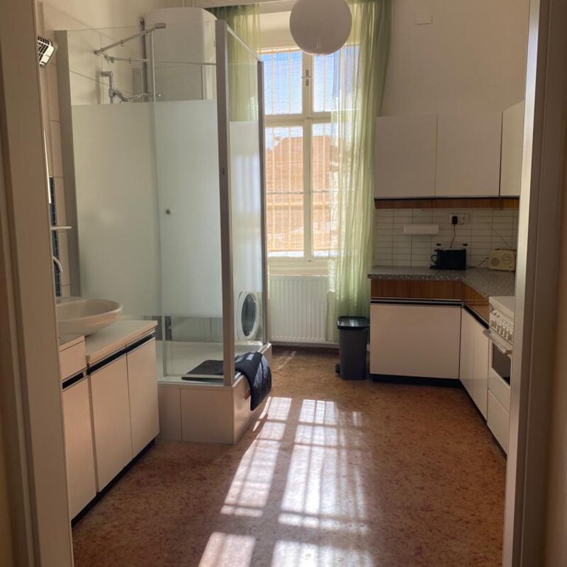 Küche mit Dusche und Waschmaschine | © Georg Franz