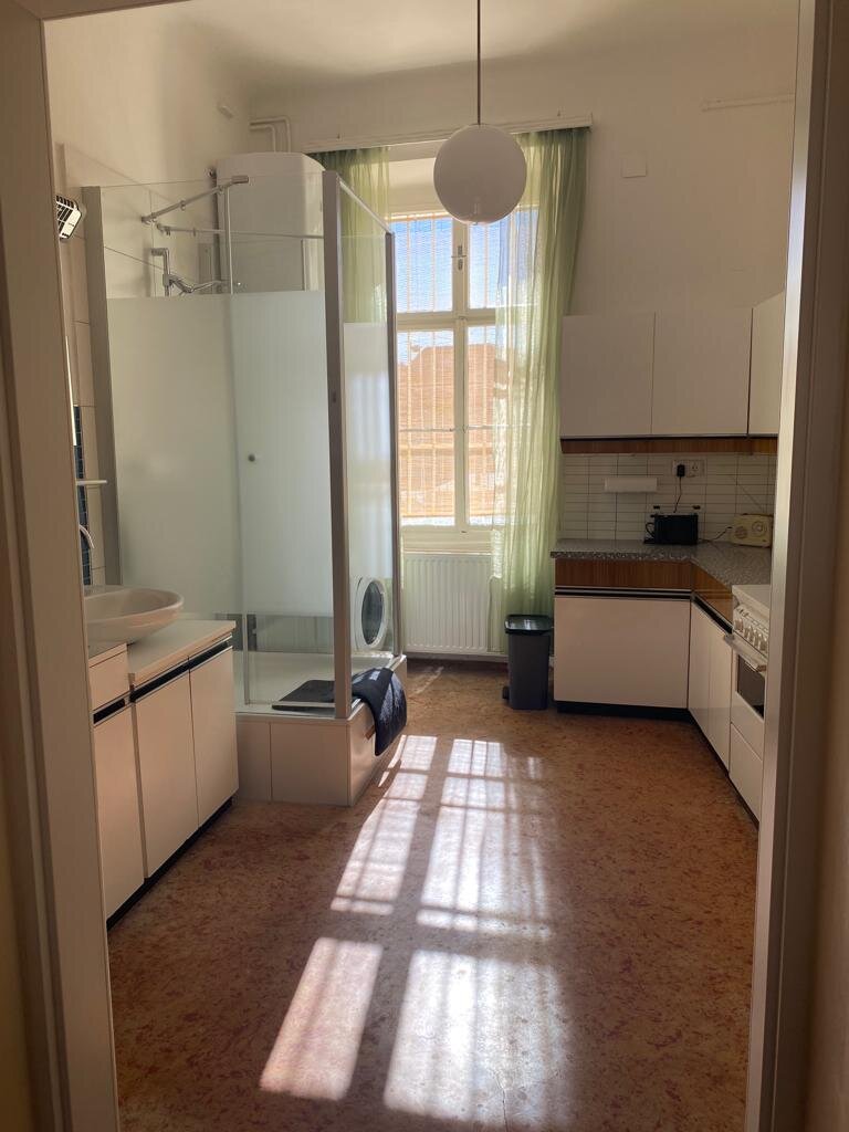 Küche mit Dusche und Waschmaschine | © Georg Franz