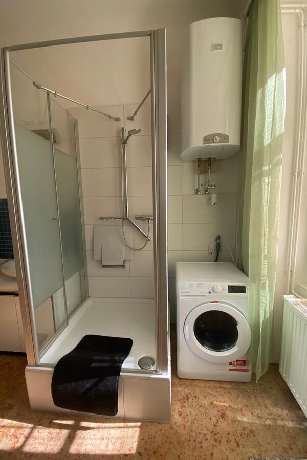 Dusche und Waschmaschine | © Georg Franz