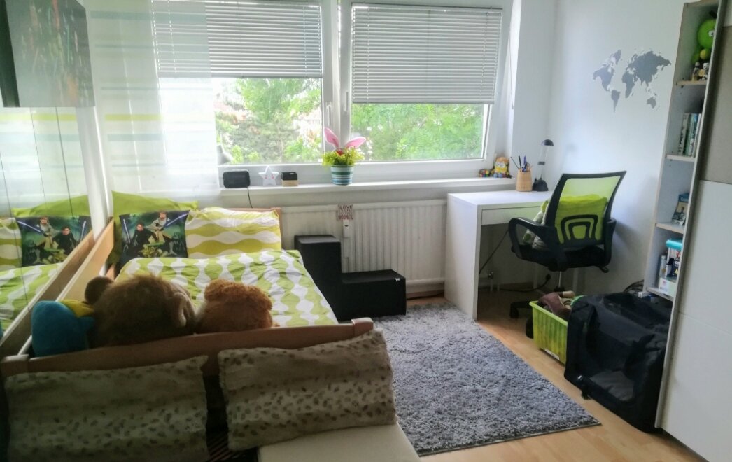 Schlafzimmer mit ausziehbarem Bett