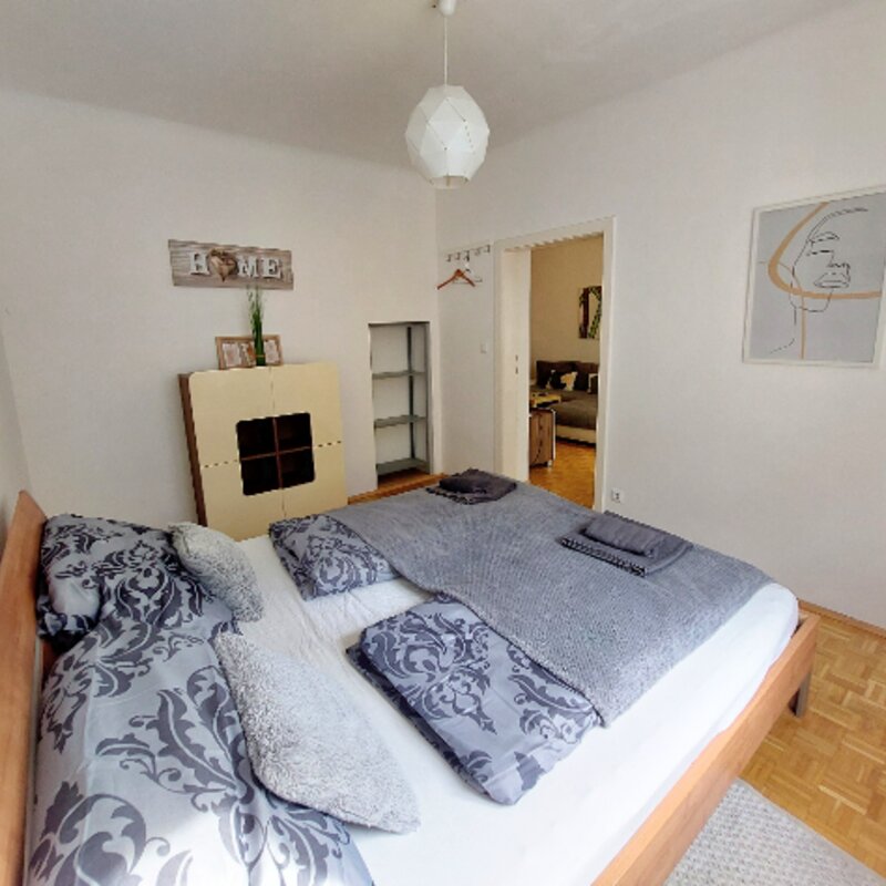 Schlafzimmer 1/Masterbedroom