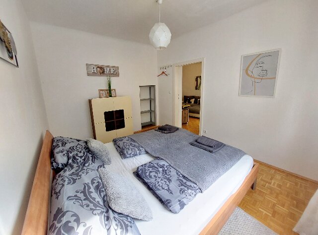 Schlafzimmer 1/Masterbedroom