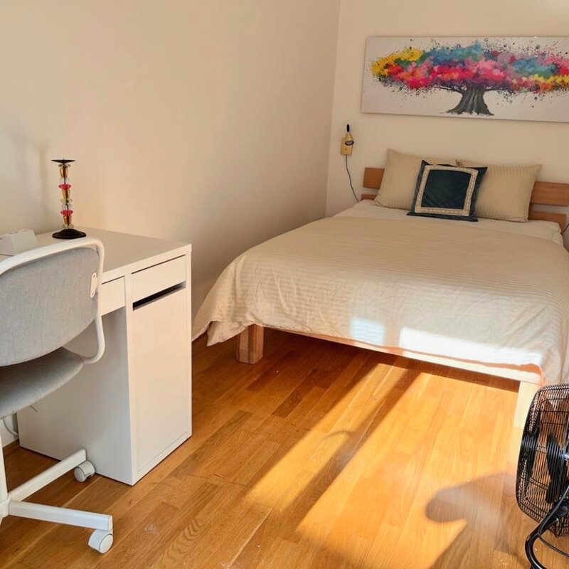 Homeoffice und Schlafzimmer