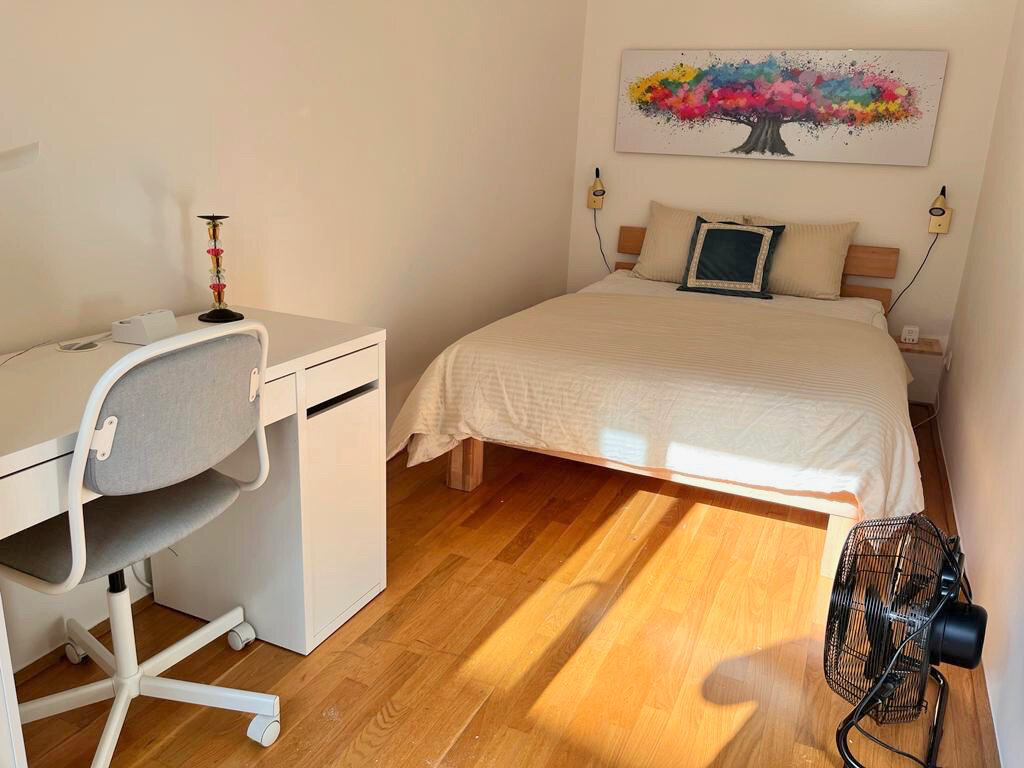 Homeoffice und Schlafzimmer