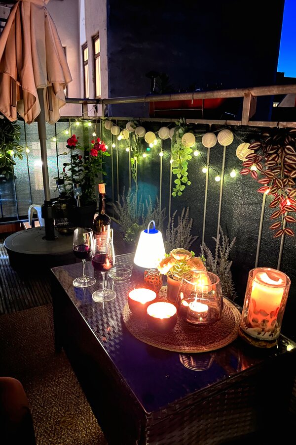 Gemütlicher Abend am Balkon