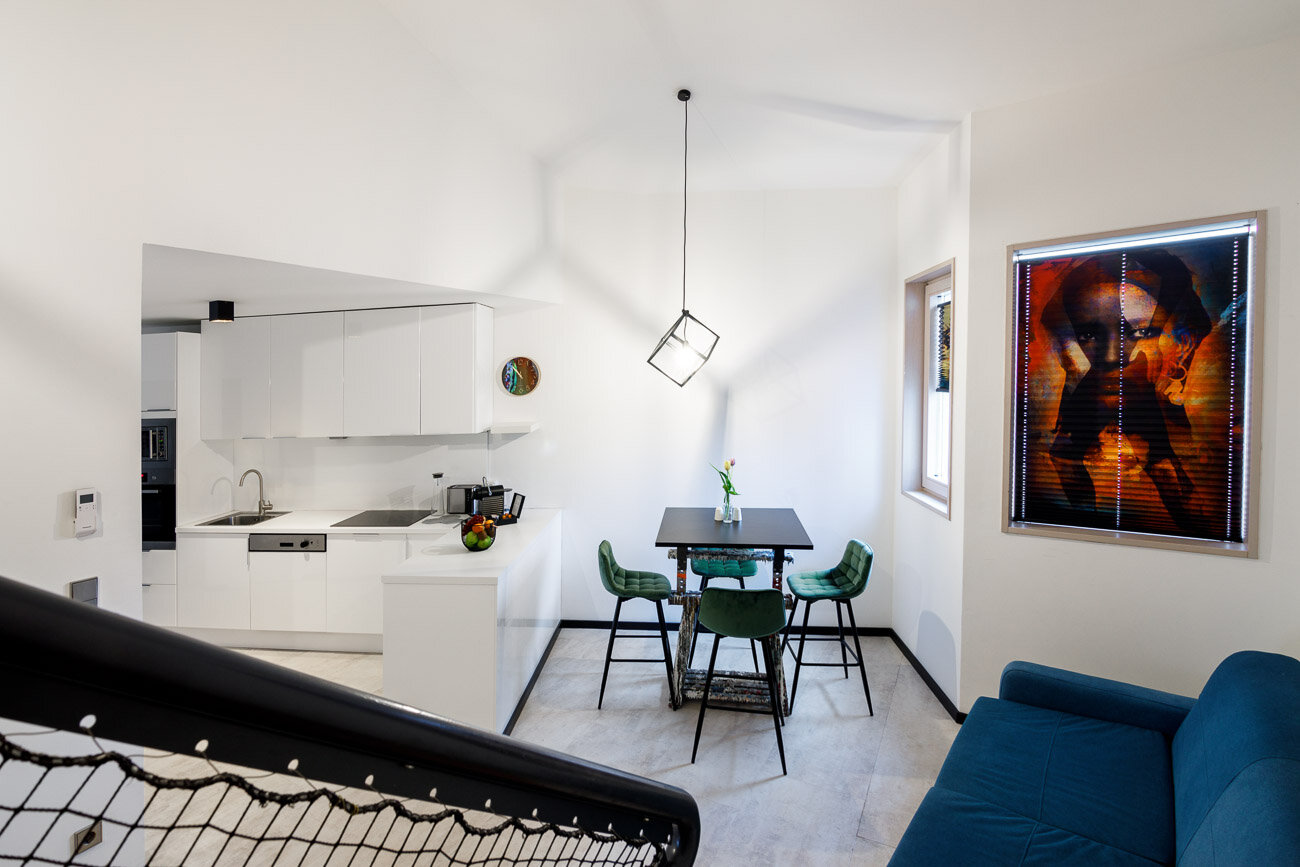 Wohnzimmer mit Küche