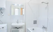 Bathroom with bathtub | © Ebner - Wenger