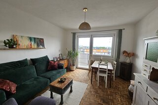 Heller Wohn- Schlafraum mit Bergblick 