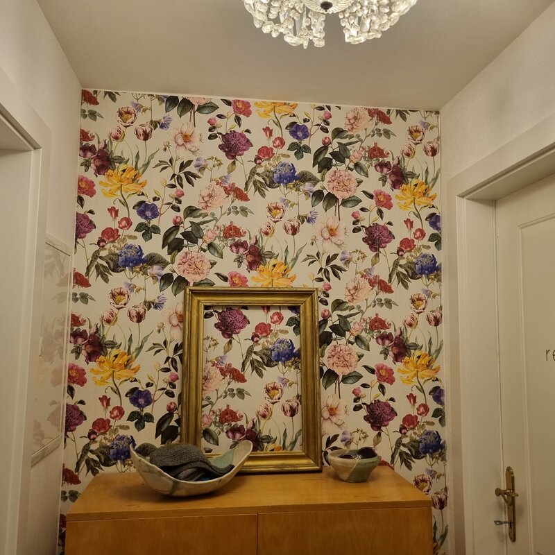 mit Garderobe 