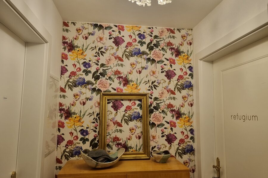 mit Garderobe 