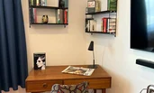 Arbeitsplatz im Wohnzimmer mit Wlan