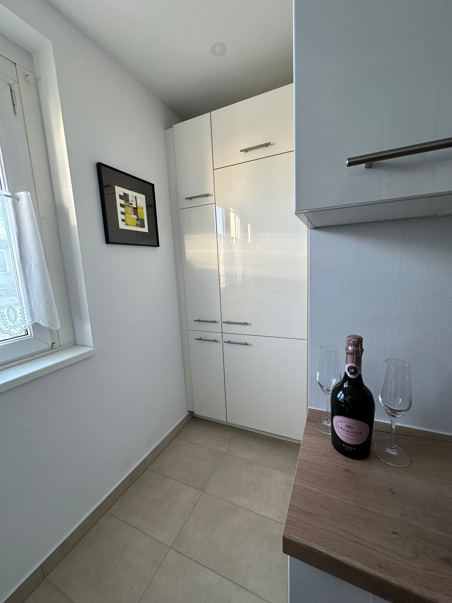 small kitchen, very well equipped