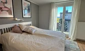 Schlafzimmer mit Zugang zur Terrasse/Balkon, Innenhof, Vormittagssonne und sehr ruhig