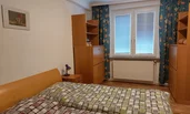 Schlafzimmer - Doppelbett und Kästen