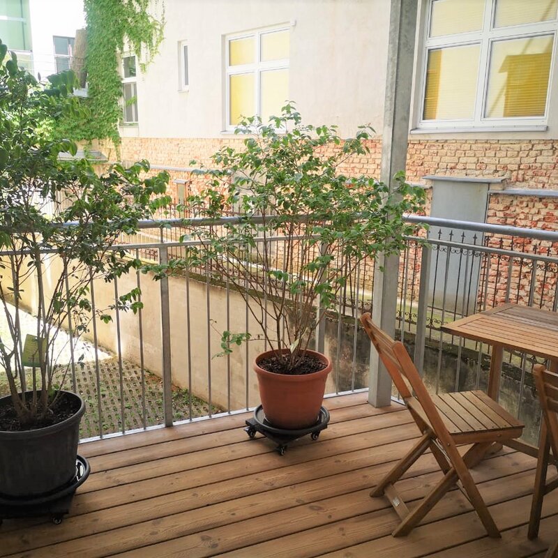 schöner großer Balkon überdacht | © susanne frewein-kazakbaev