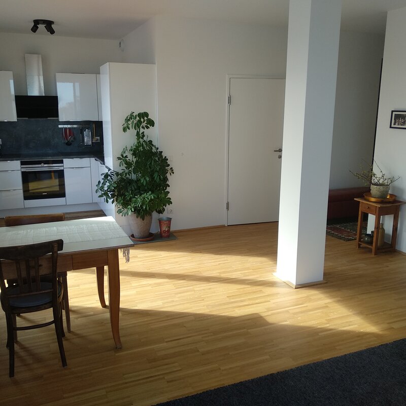 Helle 2-Zimmer Wohnung mit offener Küche & Parkettboden – Kurzzeitmiete Wien, Wohnen auf Zeit für 1 bis 6 Monate.
