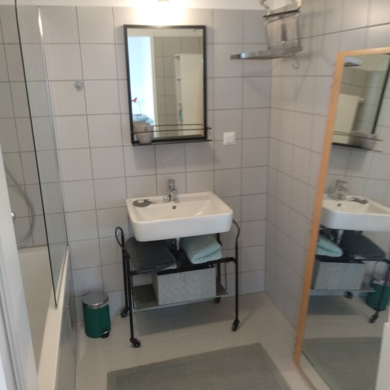 Badezimmer mit Wanne 