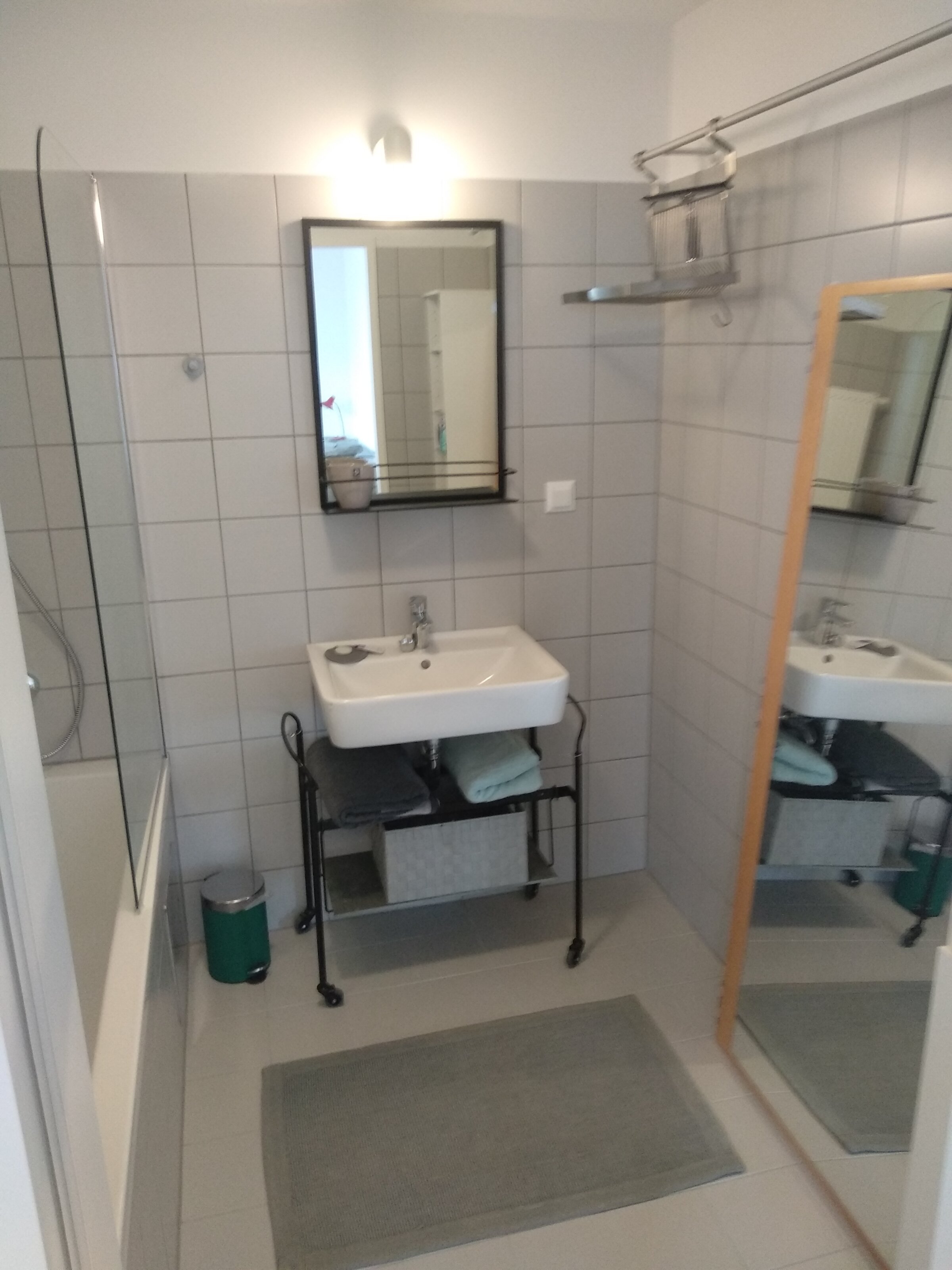 Badezimmer mit Wanne 