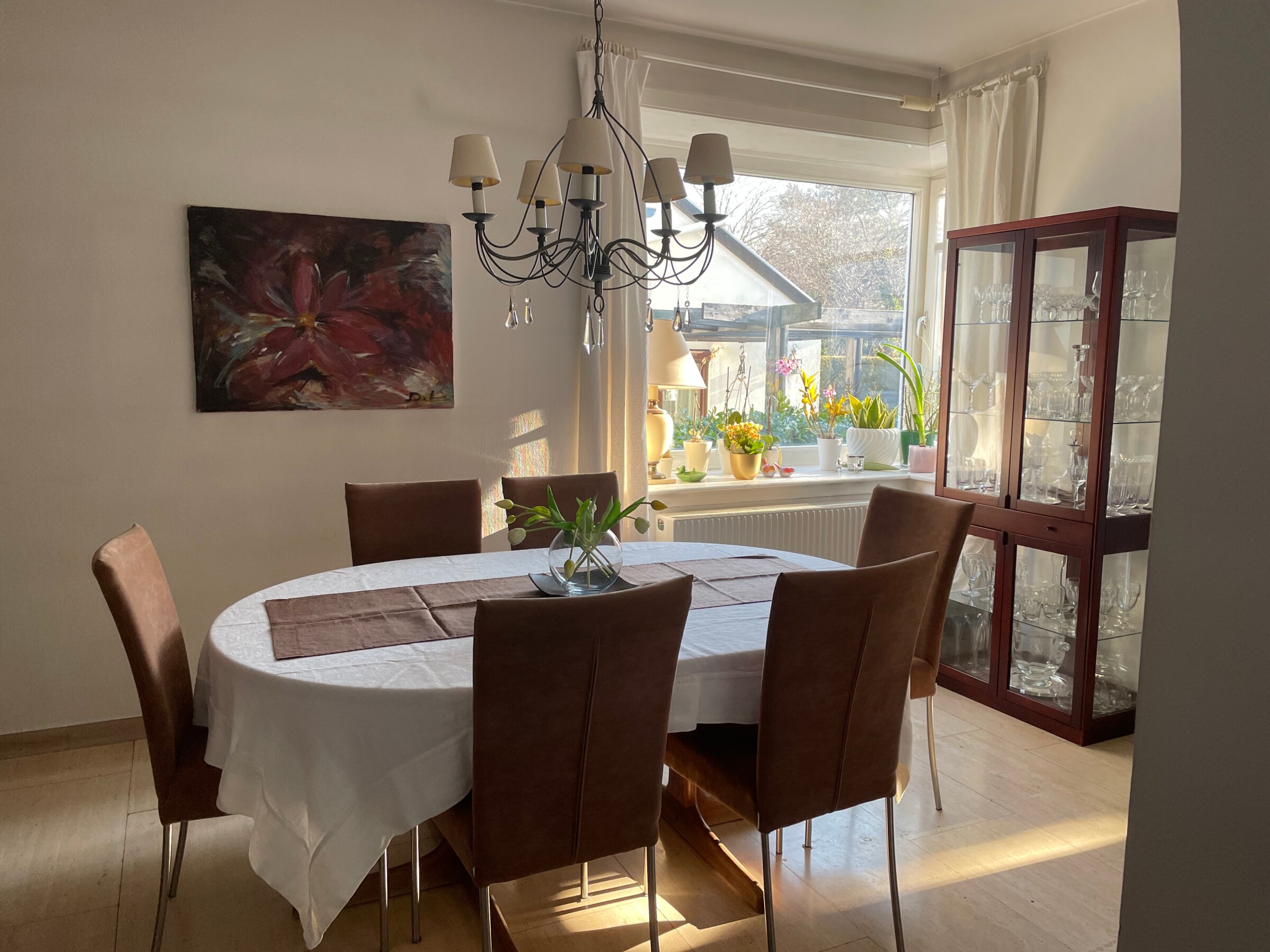 Helles Esszimmer im Haus – Wohnen auf Zeit & Kurzzeitmiete in Perchtoldsdorf, für 1 bis 6 Monate