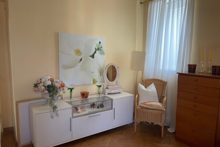 Schlafzimmer 1