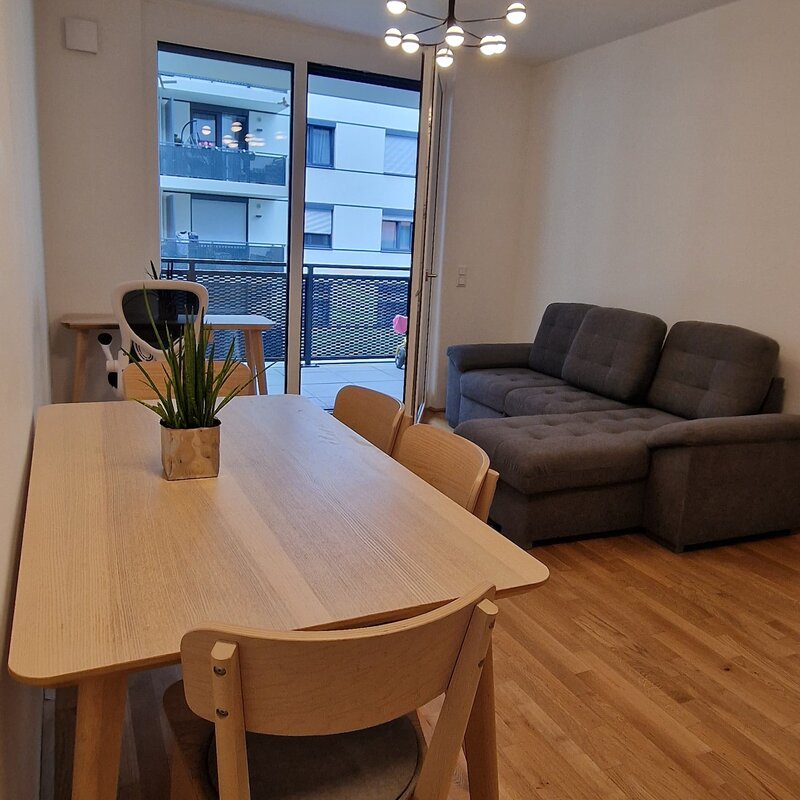 Bright living and dining area with balcony – 2-room apartment, short-term rental, temporary housing for 1 to 6 months in Vienna
