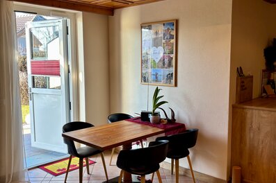 Heller Essbereich mit Gartenausgang – 3-Zimmer Wohnung, Kurzzeitmiete & Wohnen auf Zeit für 1 bis 6 Monate in Salzburg