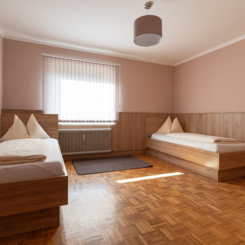 renoviert 2024 , Schlafzimmer mit zwei Einzelbetten