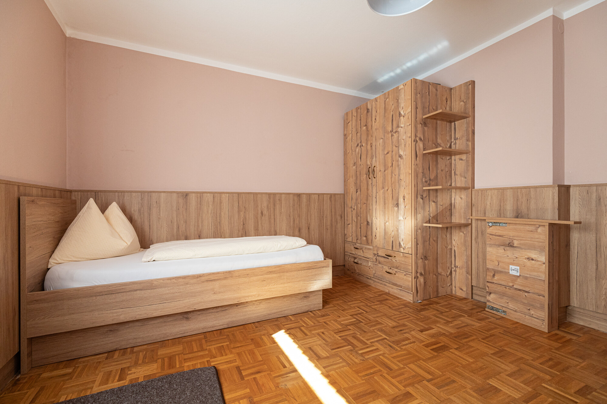 Schlafzimmer 1