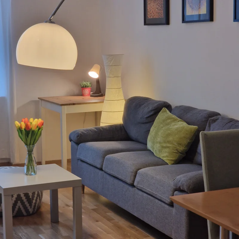 Wohnzimmer inkl. Arbeitstisch