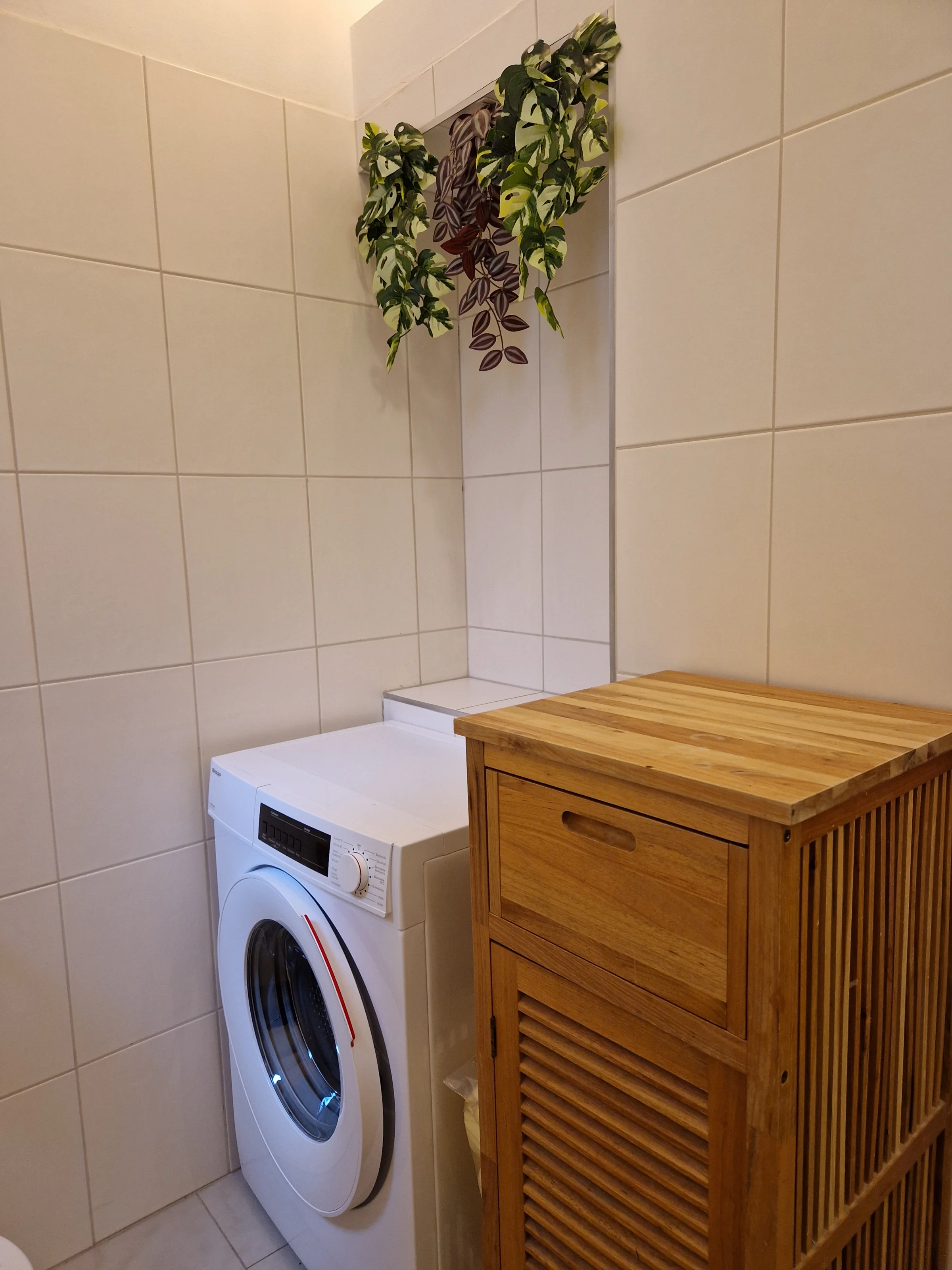 Badezimmer mit Waschmaschine