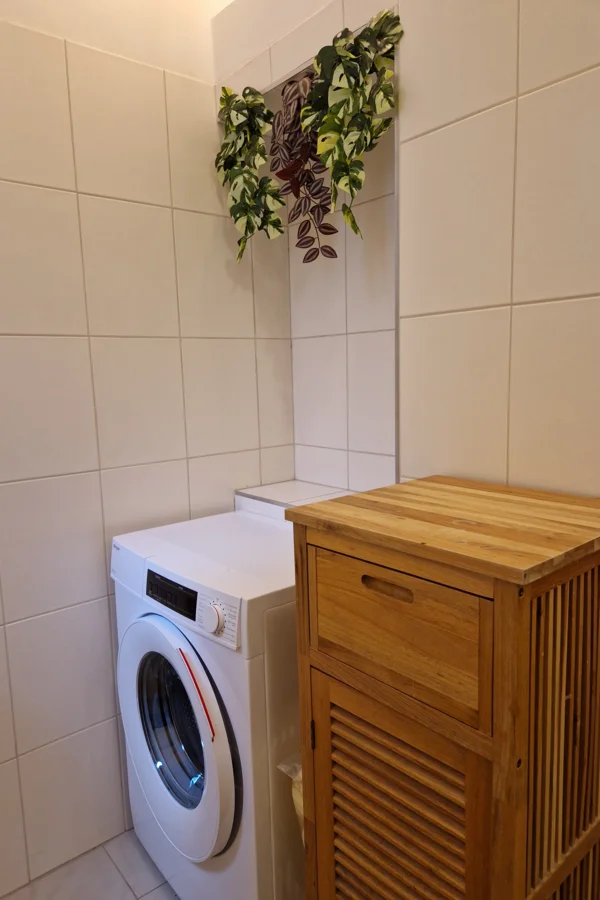 Badezimmer mit Waschmaschine