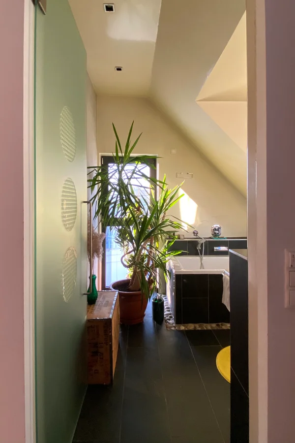 Badezimmer oben mit Badewanne