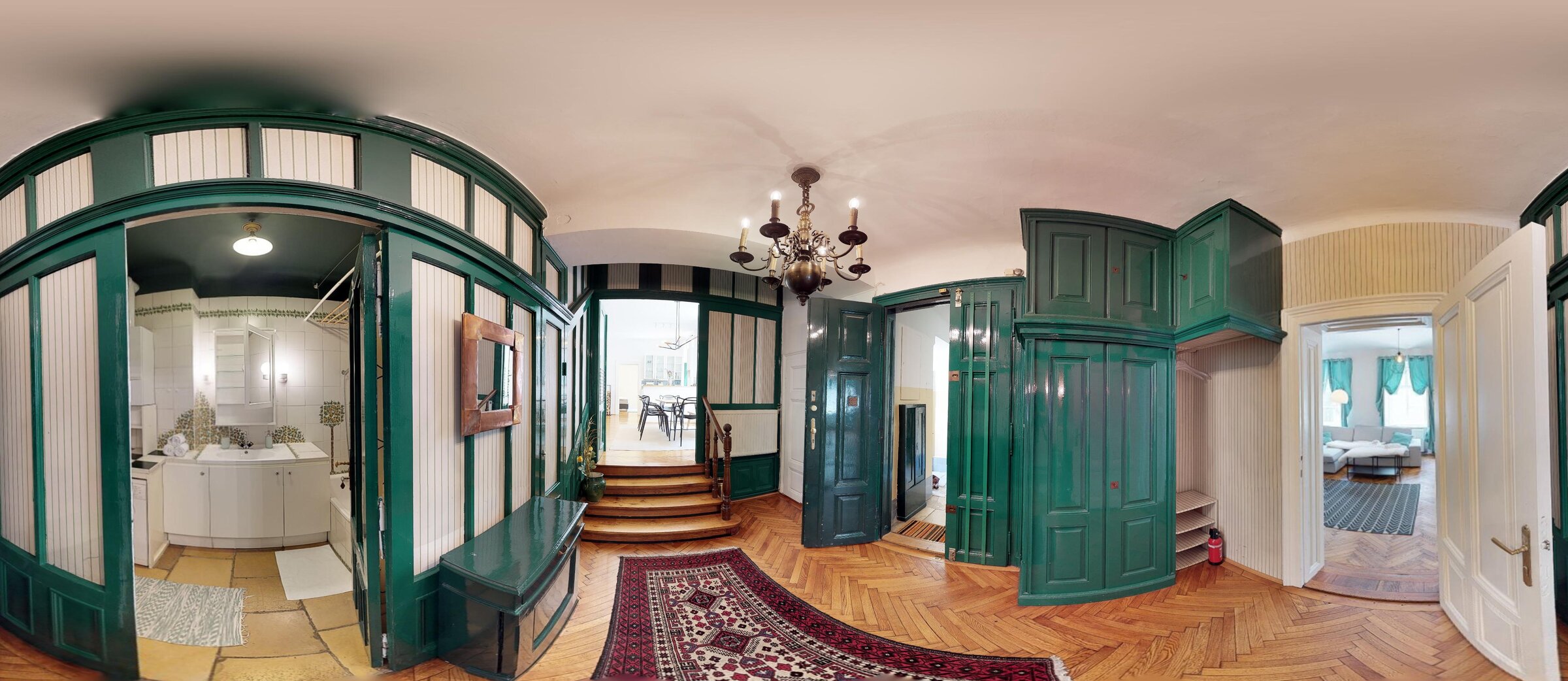 Eleganter Altbau-Eingangsbereich mit grünen Holzvertäfelungen – 4-Zimmer Wohnung zur Kurzzeitmiete in Wien
