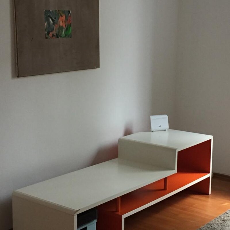 Smart TV, X-Box und Orchidee (nicht auf den Foto)