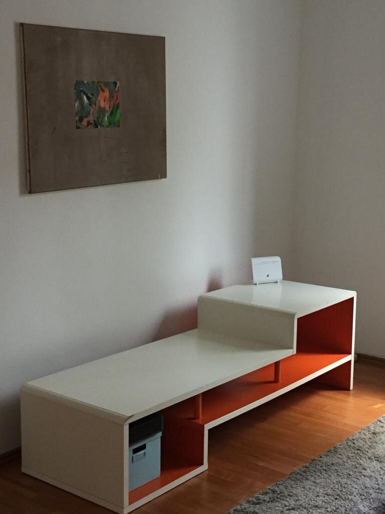 Smart TV, X-Box und Orchidee (nicht auf den Foto)